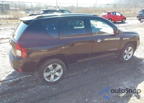 2014 Jeep Compass Latitude z USA, uszkodzony, nr VIN 1C4NJDEB6ED547021